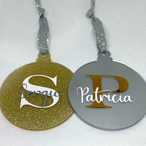 Custom made Christmas ornaments, various colors to choose from. Home, round,pet